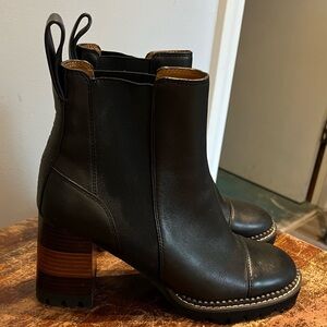 Elegant Black Leather Boots